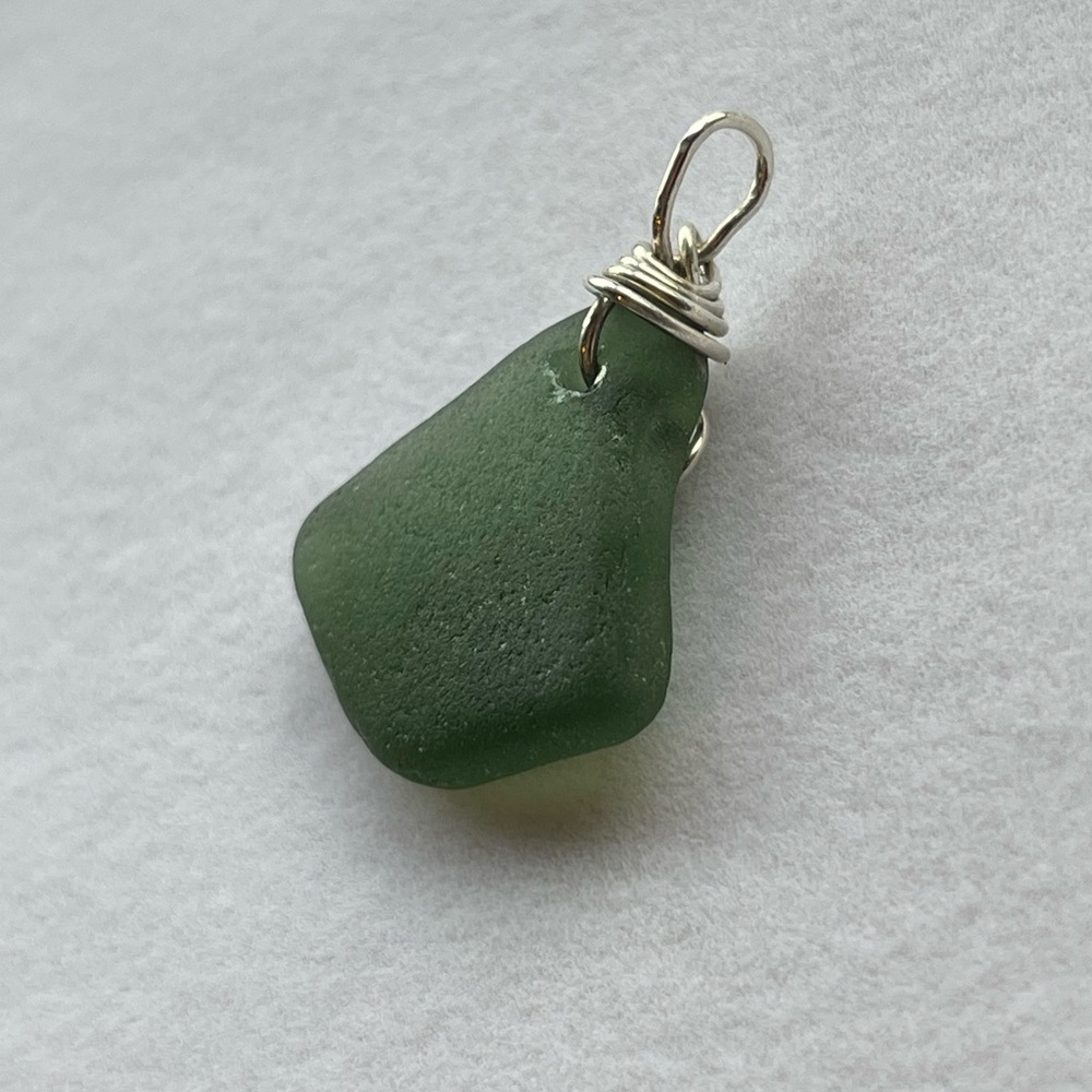 Whale Tail Green 925. Sterling Silver Sea Glass pendent - Picture 6 of 6